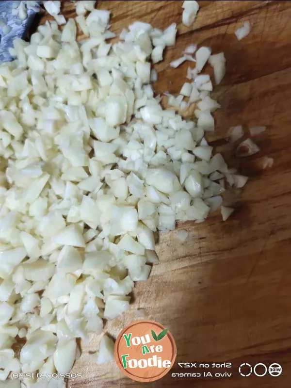 Steamed clam with chopped peppers and vermicelli