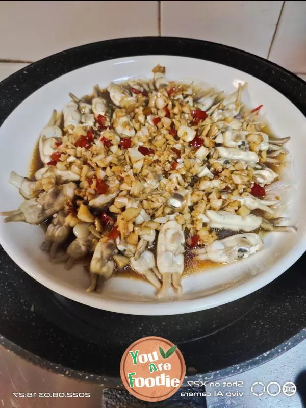 Steamed clam with chopped peppers and vermicelli