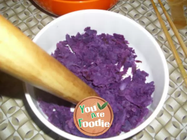 Purple sweet potato glutinous rice rolls