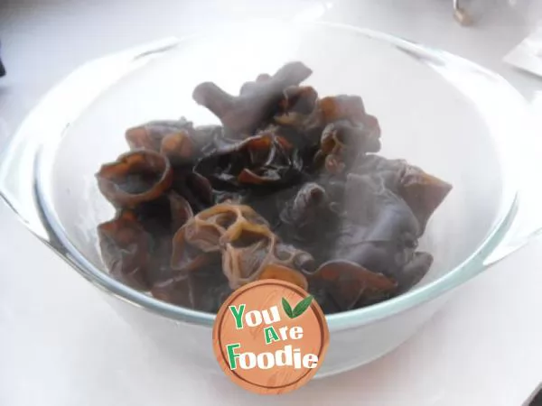 Black fungus with pickled pepper