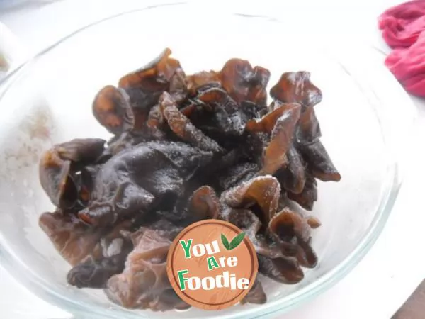 Black fungus with pickled pepper