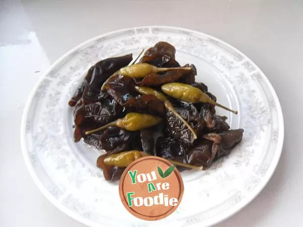 Black fungus with pickled pepper