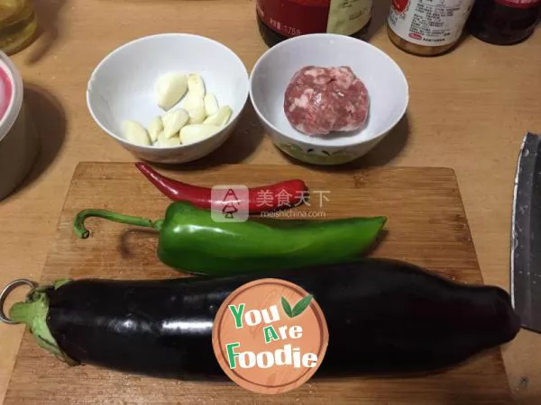 Roasted eggplant with minced meat and garlic