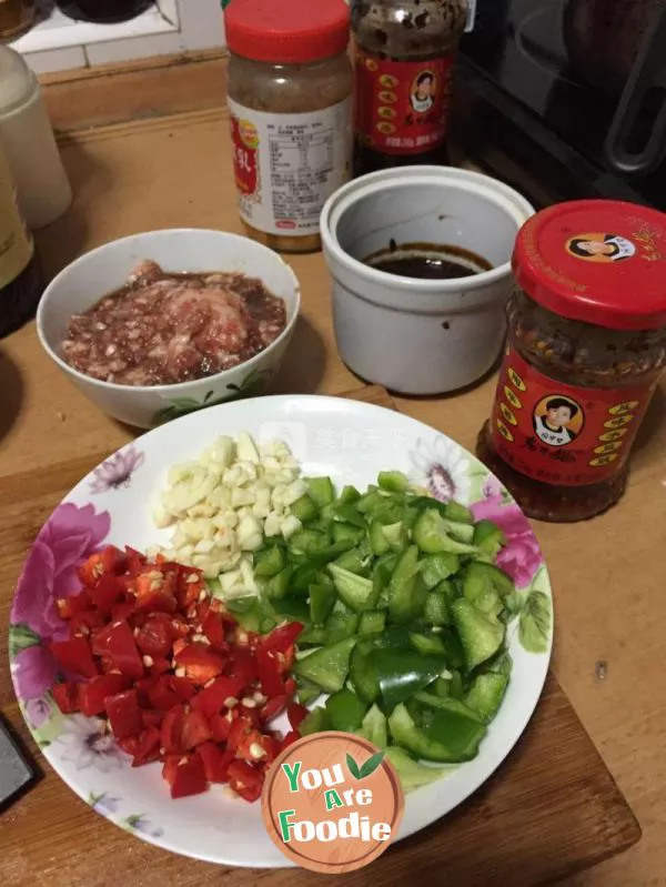 Roasted eggplant with minced meat and garlic