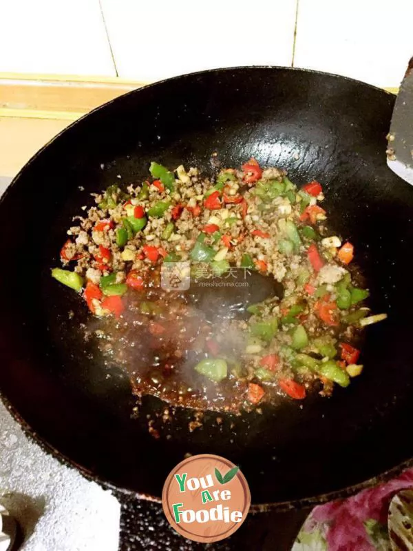 Roasted eggplant with minced meat and garlic