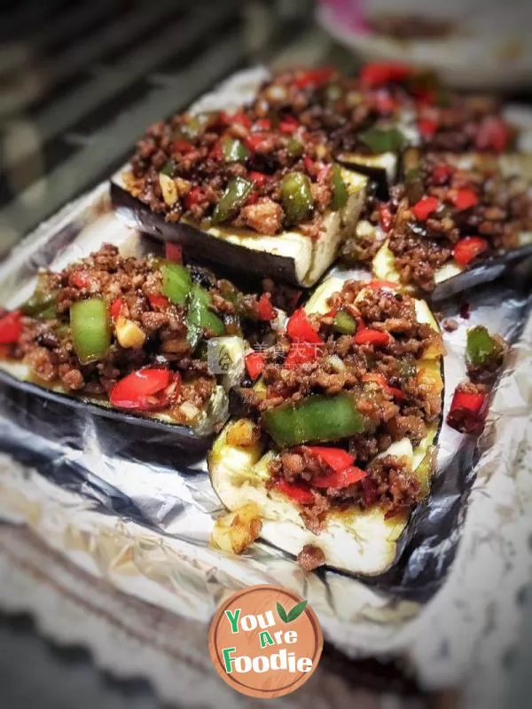 Roasted eggplant with minced meat and garlic