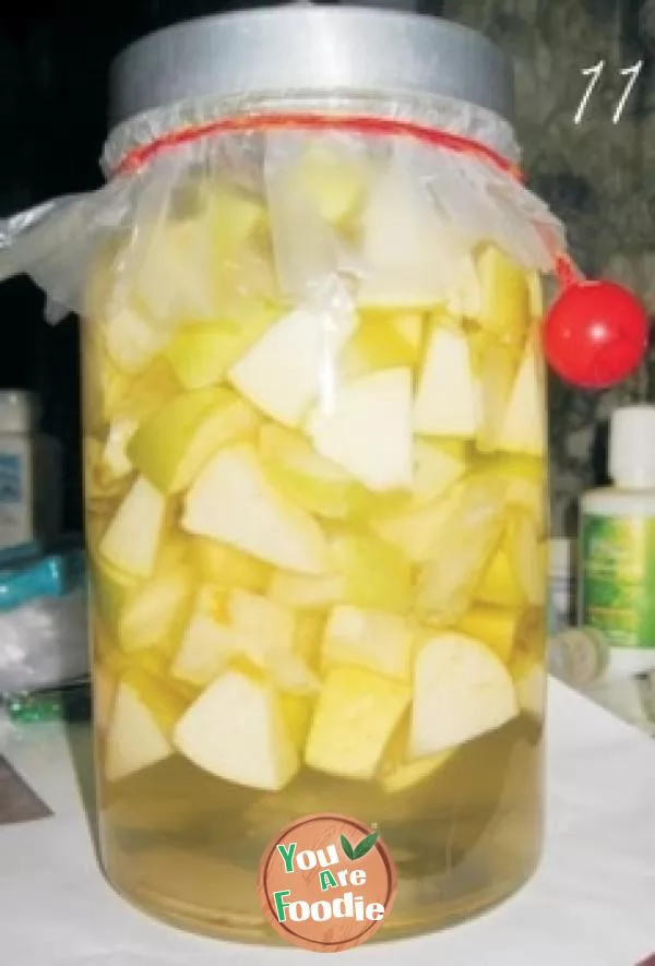 Homemade apple vinegar