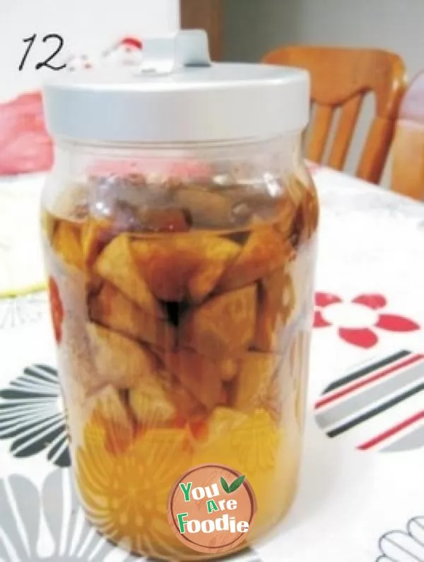 Homemade apple vinegar