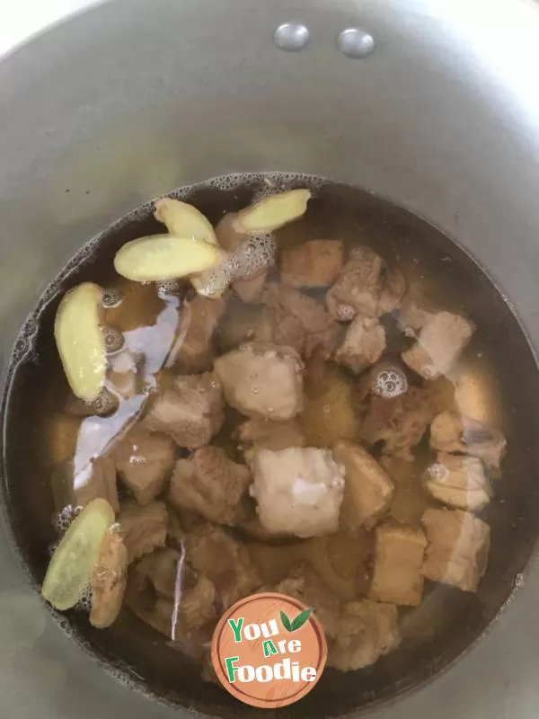 Sweet and sour pork ribs in radish soup