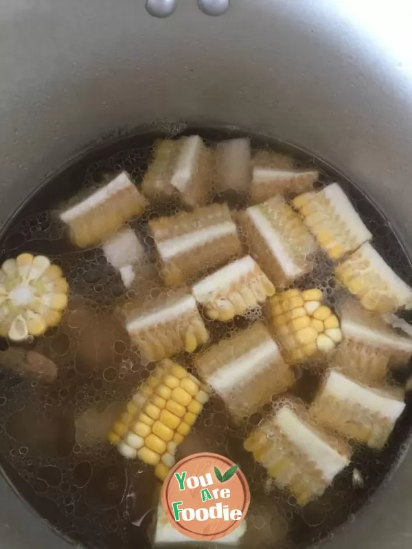 Sweet and sour pork ribs in radish soup