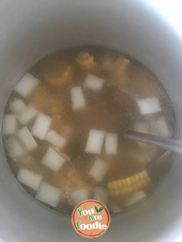 Sweet and sour pork ribs in radish soup