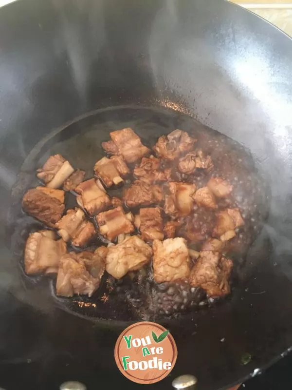 Sweet and sour pork ribs in radish soup