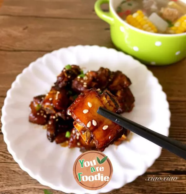 Sweet and sour pork ribs in radish soup