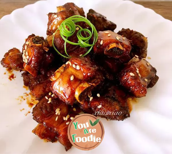 Sweet and sour pork ribs in radish soup