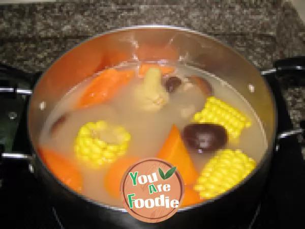 Fragrant corn bone soup