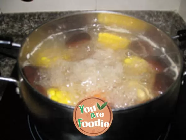 Fragrant corn bone soup