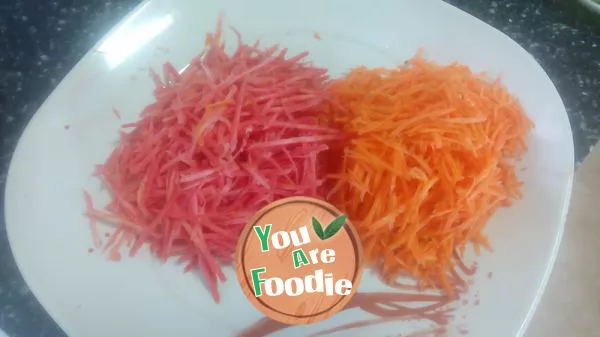 Double color shredded radish