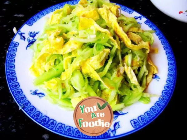 Shredded egg with cucumber