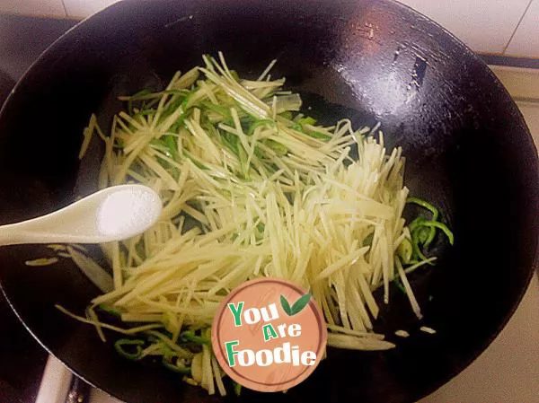 Shredded potato with green pepper