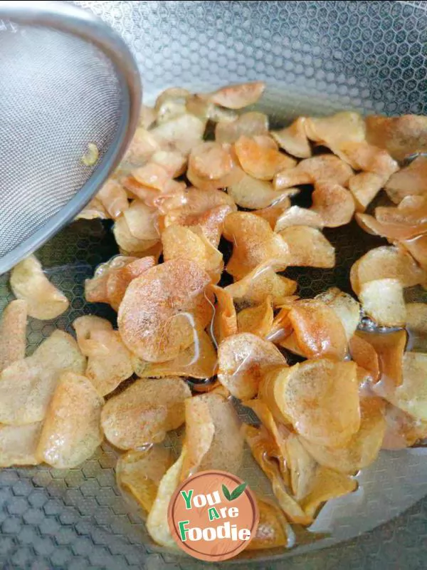 Potato chips (barbecue flavor)