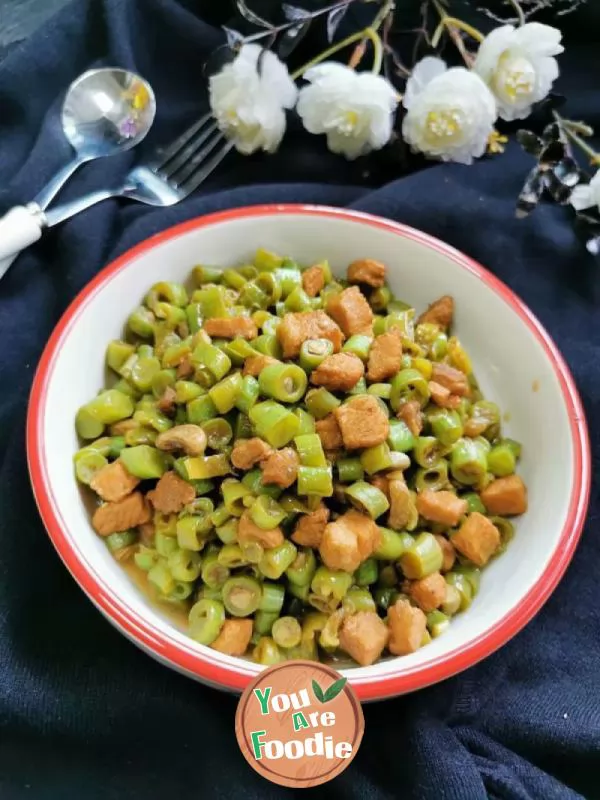 Fried-long-beans-with-diced-meat