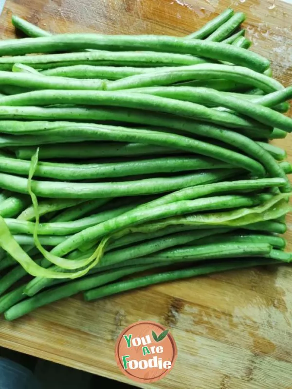 Fried long beans with diced meat