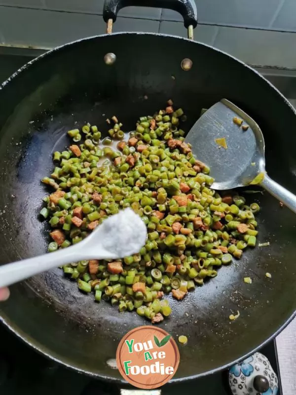 Fried long beans with diced meat