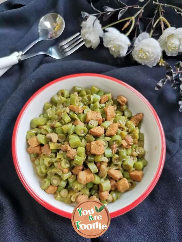 Fried long beans with diced meat