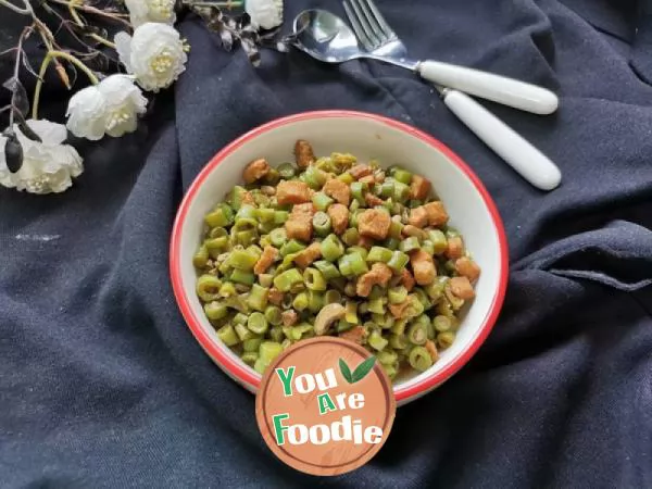 Fried long beans with diced meat