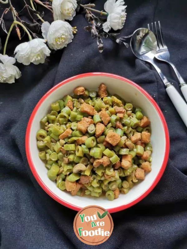 Fried long beans with diced meat