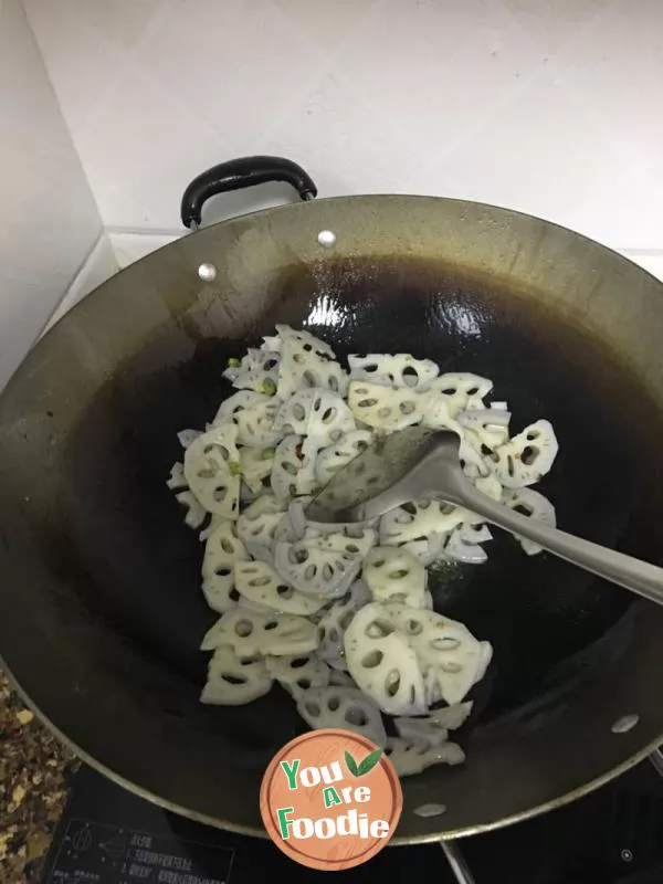 Hot and sour lotus root slices