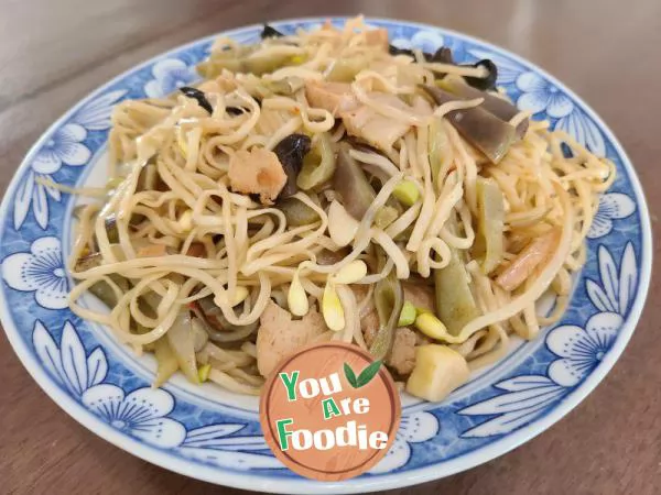 Marinated-Noodles-with-Pork-Slices-and-Plum-Beans