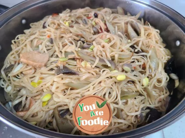 Marinated Noodles with Pork Slices and Plum Beans