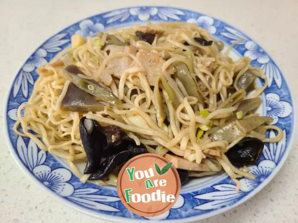 Marinated Noodles with Pork Slices and Plum Beans