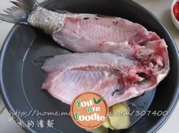 Classic Hunan cuisine -- dry pot crucian carp