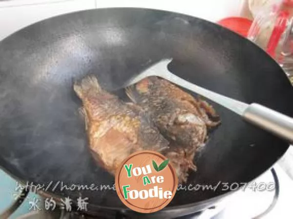 Classic Hunan cuisine -- dry pot crucian carp