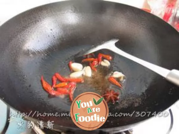 Classic Hunan cuisine -- dry pot crucian carp