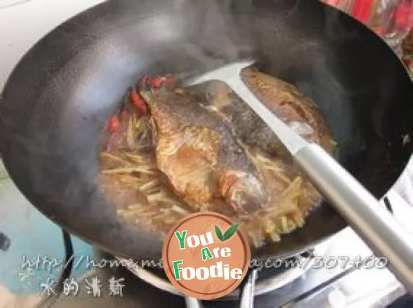 Classic Hunan cuisine -- dry pot crucian carp