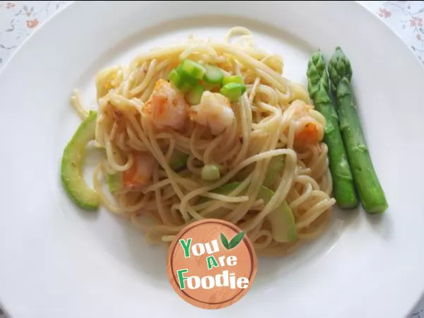 Spaghetti-with-shrimp-and-zucchini