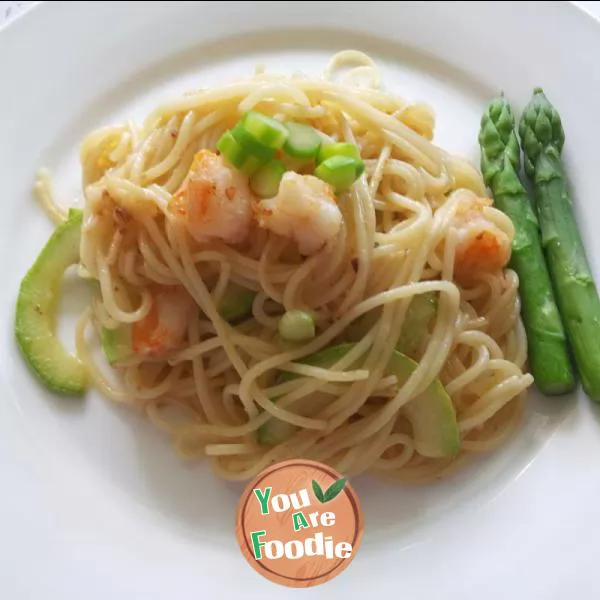 Spaghetti with shrimp and zucchini