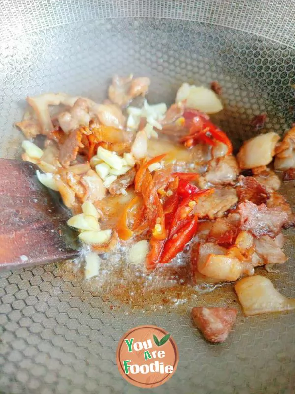 Fried pork with Pleurotus eryngii