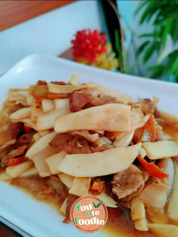 Fried pork with Pleurotus eryngii