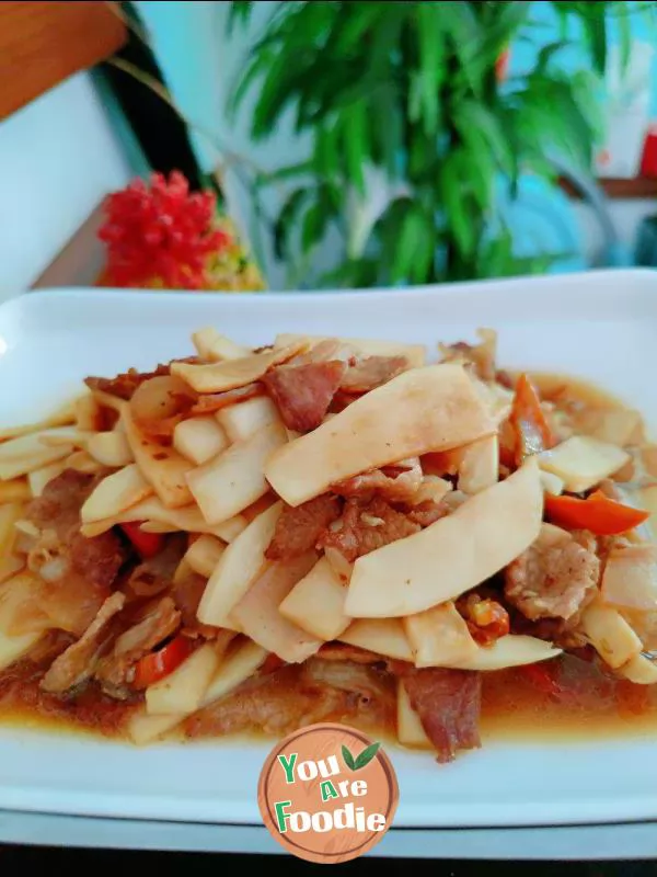 Fried pork with Pleurotus eryngii