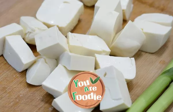 Tofu with minced meat and green garlic