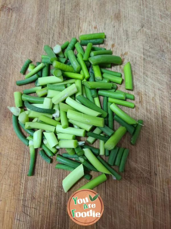 Stir fried garlic sprouts with mung beans