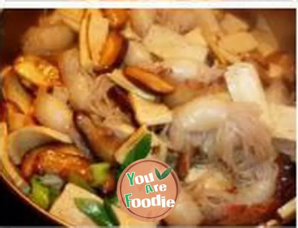 Fried shredded konjak with mushroom in oyster sauce