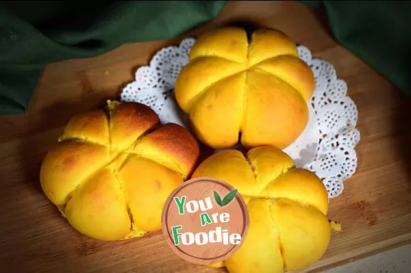 Golden melon bread