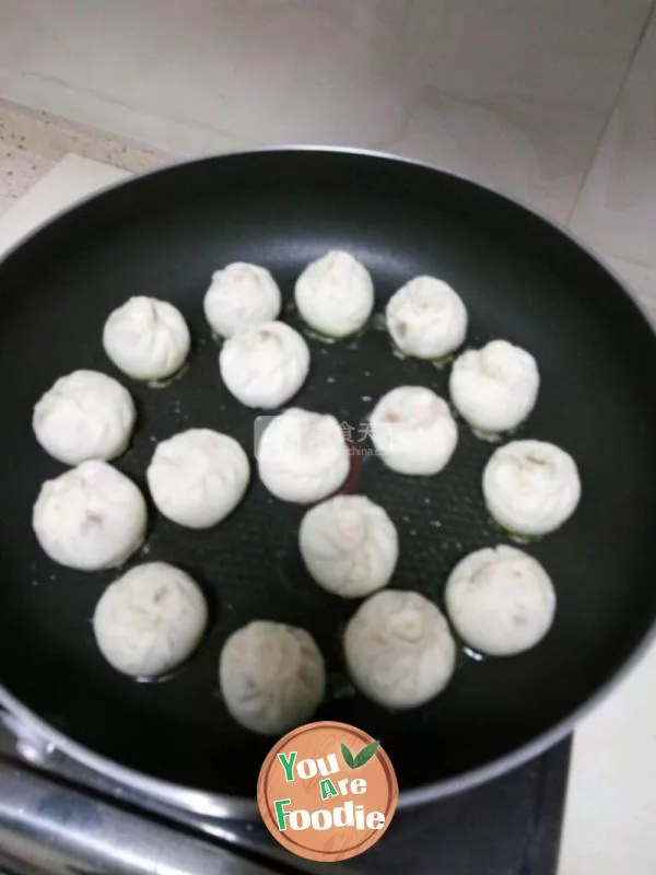 Pan-Fried Baozi Stuffed with Pork