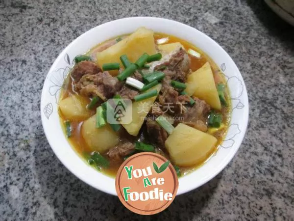 Potato and beef ribs soup