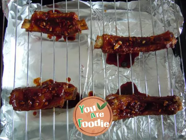 Grilled spareribs with tin foil sauce